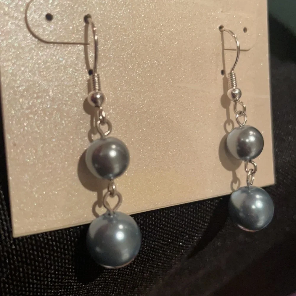 Kim Rogers dangle fashion earrings